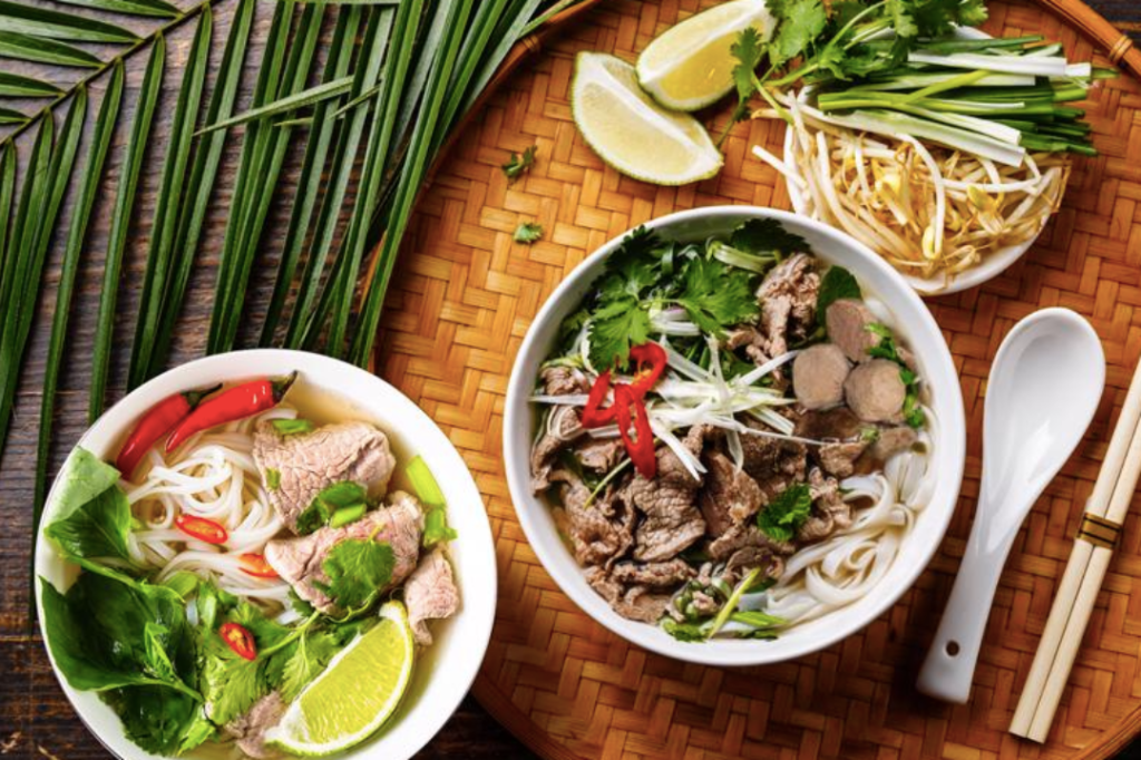 Phở bò Hà Nội - đặc sản nổi tiếng gắn liền với văn hóa ẩm thực Thăng Long